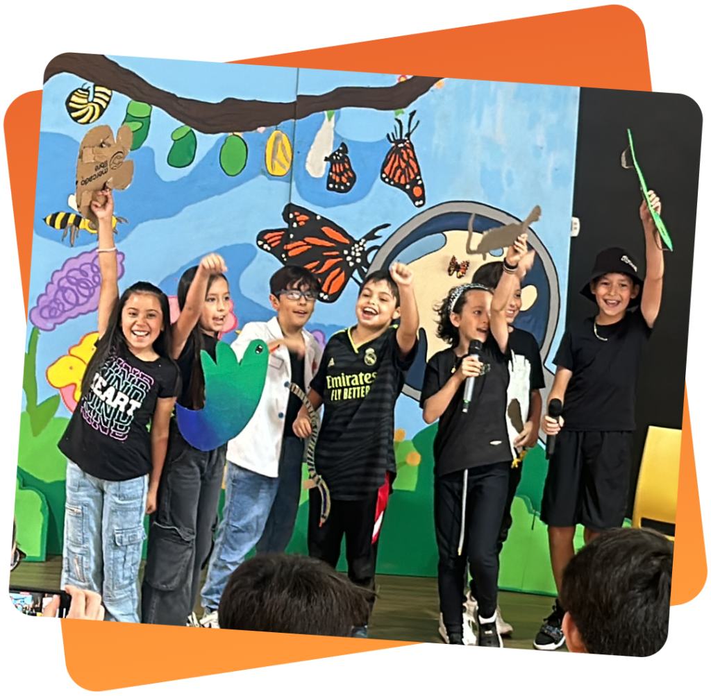 niños en una obra de teatro